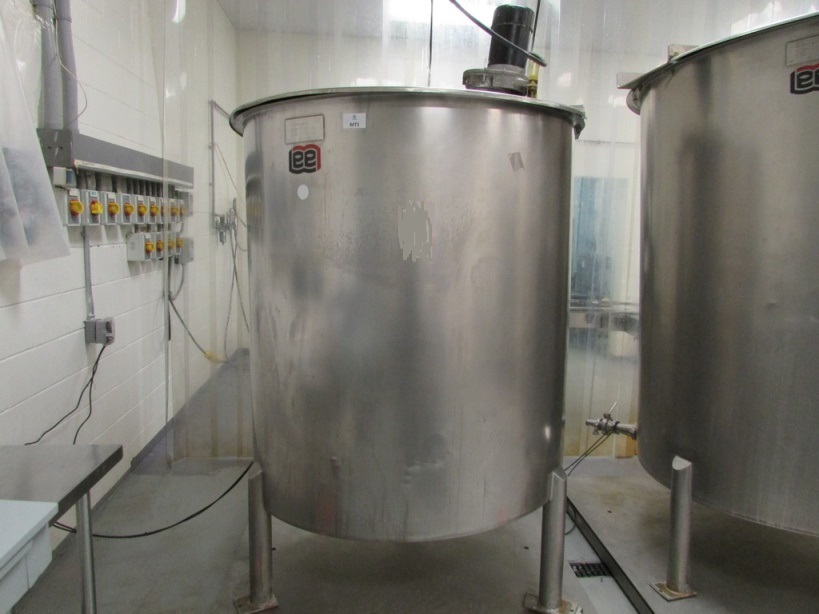 ***SOLD*** used 500 Gallon Lee 500PBT Stainless Steel Sanitary Mix Tank. Open Top, Slant Bottom Tank with Stainless Steel Cover and Neptune JG-5.1 1.5HP Clamp On Electric Mixer with Stainless Steel Shaft and Prop. Serial Number B8173A. 4'6